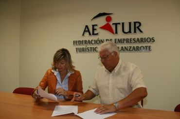 Enjoy Lanzarote Televisión firma un convenio con Aetur para promocionar  actividades de ocio en la isla