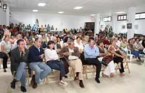 El alcalde de Teguise y la presidenta del Cabildo no convencen a los vecinos de Tahíche sobre el CIE