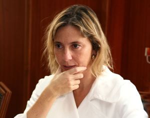 La consejera Pilar Merino espera entregar en dos meses la obra de la conservera de Puerto Naos