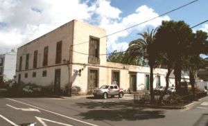 Servicios Sociales tapia el antiguo edificio de El Cabrerón en Arrecife