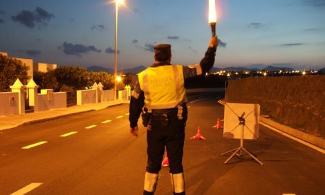 Detenido un hombre que intentó agredir a agentes locales en un control de alcoholemia en Tenerife