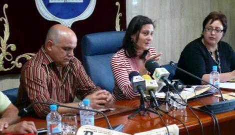 La socialista Rosa Fernández, nueva alcaldesa de La Oliva al triunfar la moción de censura contra Claudina Morales
