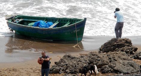 Dos pateras alcanzan las costas lanzaroteñas