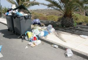 Los vecinos de Las Piteras denuncian ante la Policía la falta de recogida de basura
