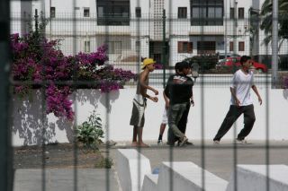 Inés Rojas denuncia la situación de los centros de menores inmigrantes en Lanzarote, donde los niños no caben "ni con calzador"