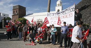 Los trabajadores del Meliá Volcán se concentran a las puertas del hotel para exigir el cumplimiento del convenio