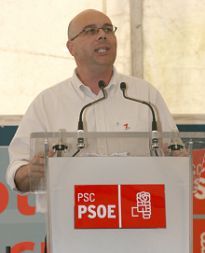 El PSOE califica de "populista, demagógica y frívola" la propuesta del PP sobre la gratuidad de los aparcamientos de los aeropuertos