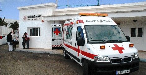 Roban e incendian el puesto de socorro de Cruz Roja en Costa Teguise