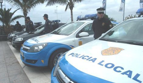 La Policía de Tías desmantela un punto de venta de películas piratas en Puerto del Carmen
