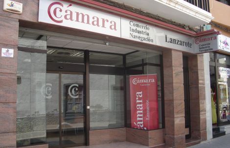 La Cámara de Lanzarote considera que el permiso para nuevas superficies según la Ley de Comercio queda sometido a la voluntad política"