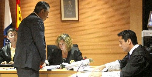 José Francisco Reyes se sienta en el banquillo acusado de prevaricación