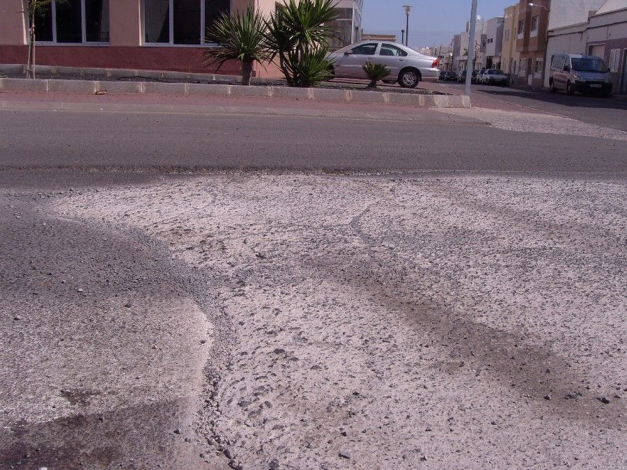 Conduciendo entre baches y zanjas