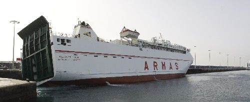 Un barco procedente de Gran Canaria escora en Los Mármoles
