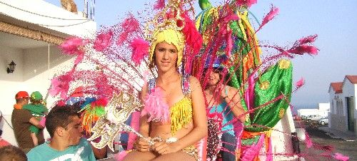 Los Ancones celebra su primer Carnaval