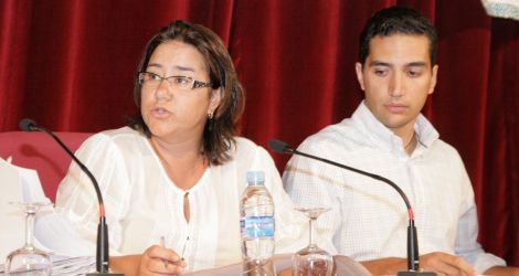La alcaldesa de Yaiza asegura que es Coalición Canaria quien está incumpliendo el pacto de gobierno
