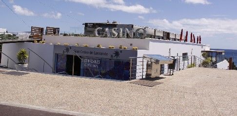 José Juan Cruz dice que el Casino no ha pagado hasta ahora por ocupar una plaza pública porque el canon se aplica desde este año