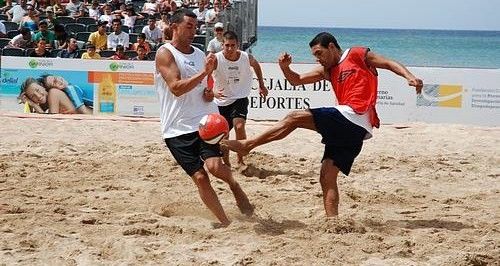 Los favoritos caen antes de lo esperado en el Campeonato de Canarias de Fútbol Playa