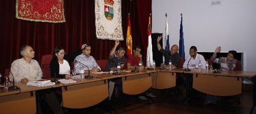 La oposición de Yaiza impone a Leonardo Rodríguez como tesorero provisional del Ayuntamiento