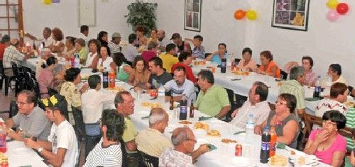 La Fiesta del vecino triunfa en El Islote con más de un centenar de participantes