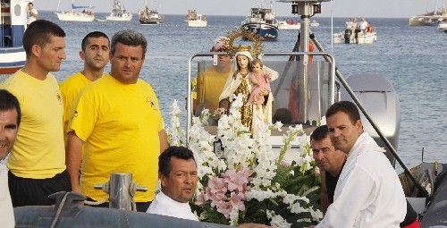 Playa Blanca rinde honor a la Virgen del Carmen