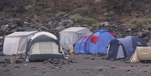 Jesús Machín no se explica cómo "su gente"no puede acampar en dominio público y Zapatero sí en La Mareta