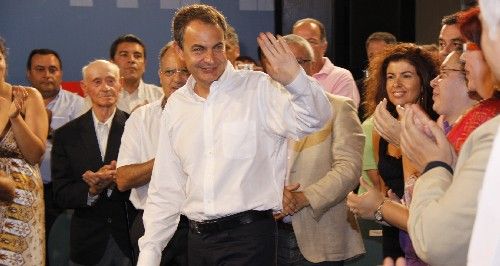 Zapatero anuncia que el Consejo de Ministros se reunirá en Canarias el 9 de octubre para aprobar un plan anticrisis