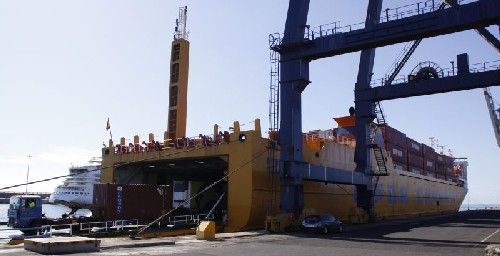 Inaugurada una nueva línea directa entre Lanzarote y la Península para el transporte de mercancías