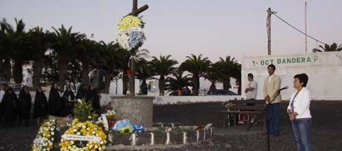 Sentido y emotivo homenaje a los marineros del "Cruz del Mar"