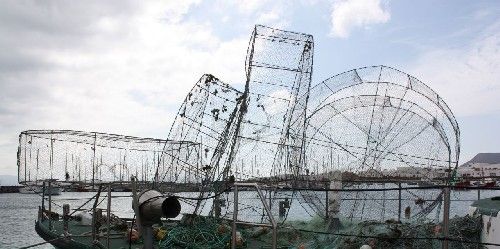 La Guardia Civil se incauta de nasas y redes ilegales para la pesca entre La Graciosa y Famara