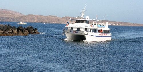 La mejora del tiempo permite restablecer la conexión marítima entre Lanzarote y La Graciosa