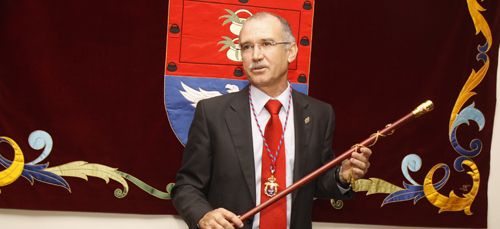 Cándido Reguera se proclama alcalde de Arrecife con los votos de Ubaldo Becerra y José Miguel Rodríguez