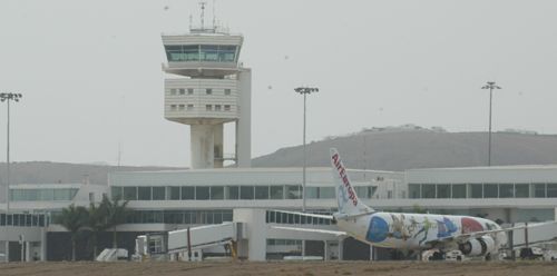 El mal tiempo en el aeropuerto de Lanzarote obliga a desviar un avión hasta Fuerteventura