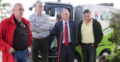 El Ayuntamiento de Arrecife presenta dos nuevas barredoras y una máquina lava-aceras para la limpieza de la capital