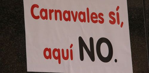 Vecinos de Arrecife presentan 311 firmas contra el Carnaval en el centro