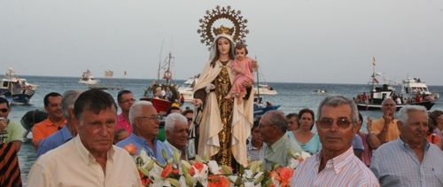 La procesión marítima puso el broche final a las fiestas del Carmen en Valterra
