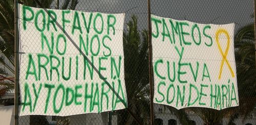 Haría denuncia que el Cabildo ha retirado varias pancartas de protesta sobre los Centros Turísticos en Mala