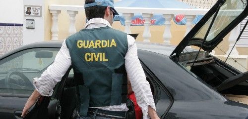 Los ocho detenidos empiezan a declarar ante los agentes de la Guardia Civil