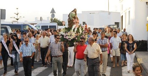 La procesión religiosa y el humor de "El Riscadero" pusieron fin a las fiestas de Tahíche