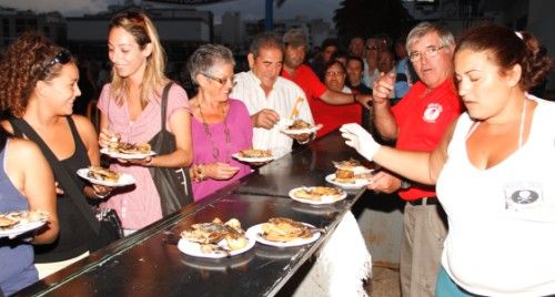 Más de cien vecinos se dieron cita en el tradicional asadero de San Ginés