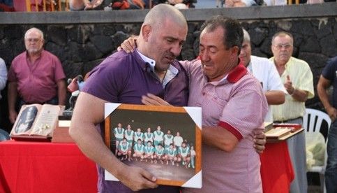 La lucha canaria rindió homenaje a Sixto Rodríguez