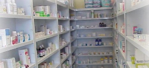 Aculanza denuncia el cierre de la farmacia del aeropuerto y critica que sólo haya una de guardia en Arrecife