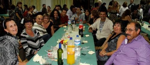 Pepe Benavente pone a bailar a casi 200 vecinos de Tahíche