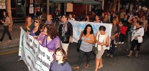 Decenas de padres se manifiestan en Lanzarote por una educación de calidad para sus hijos