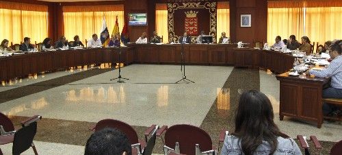 El grupo de gobierno del Cabildo se opone a vetar los presupuestos canarios