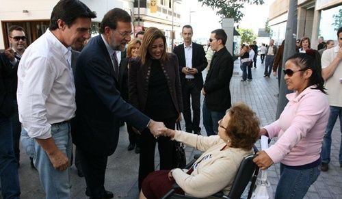 Rajoy se acerca a los simpatizantes conejeros del PP con una visita a la isla