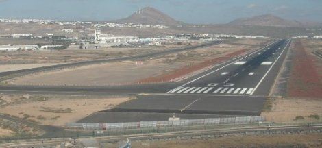 Aena asegura que no hay ni retrasos ni desvíos en el aeropuerto de Guacimeta