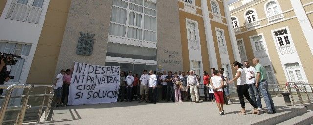 La Justicia declara improcedente el despido de un trabajador de los Centros que participó en los incidentes a las puertas del Cabildo