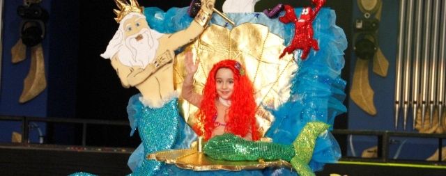 Eileen Medina, de cinco años, se alza con el título de Reina Infantil del Carnaval de Arrecife