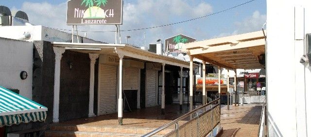 Los detenidos por golpear a dos guardias civiles en un bar de Puerto del Carmen culpan a los agentes del inicio de la pelea