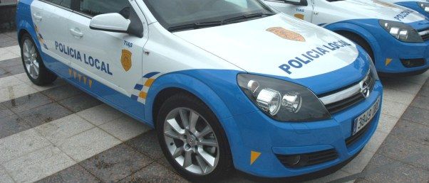 La Policía Local  de Tías detiene a tres jóvenes acusados de agredir a un turista  sueco